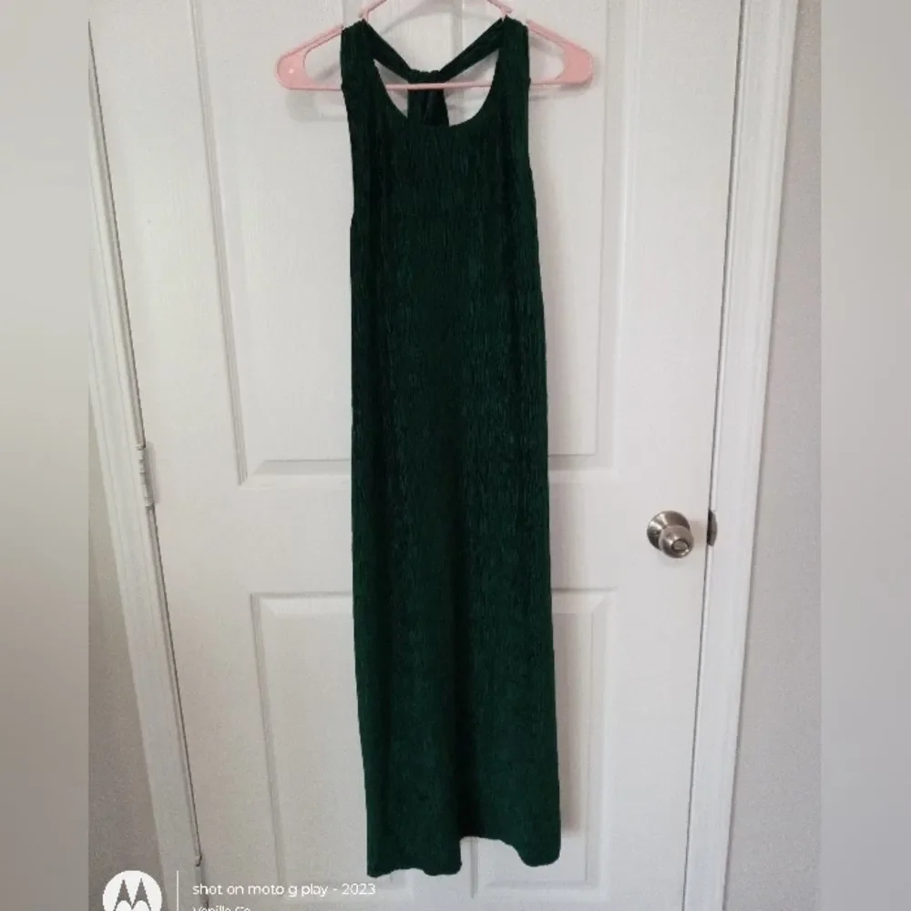 NEW ANTHROPOLOGIE Maeve Adrienne Twist Back Velvet Midi Dress Green Size S - Picture 2 of 10